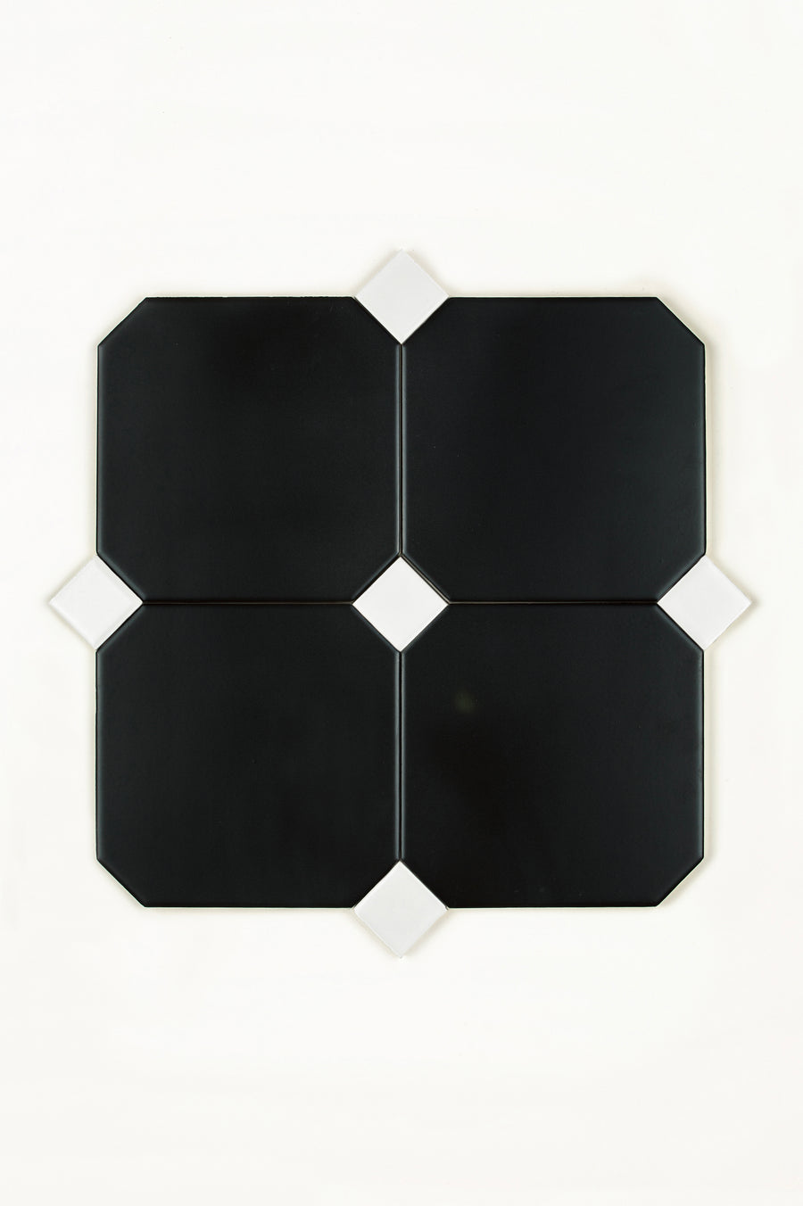 Pavé Noir 15x15 cm, Blanc Dot 3x3 cm