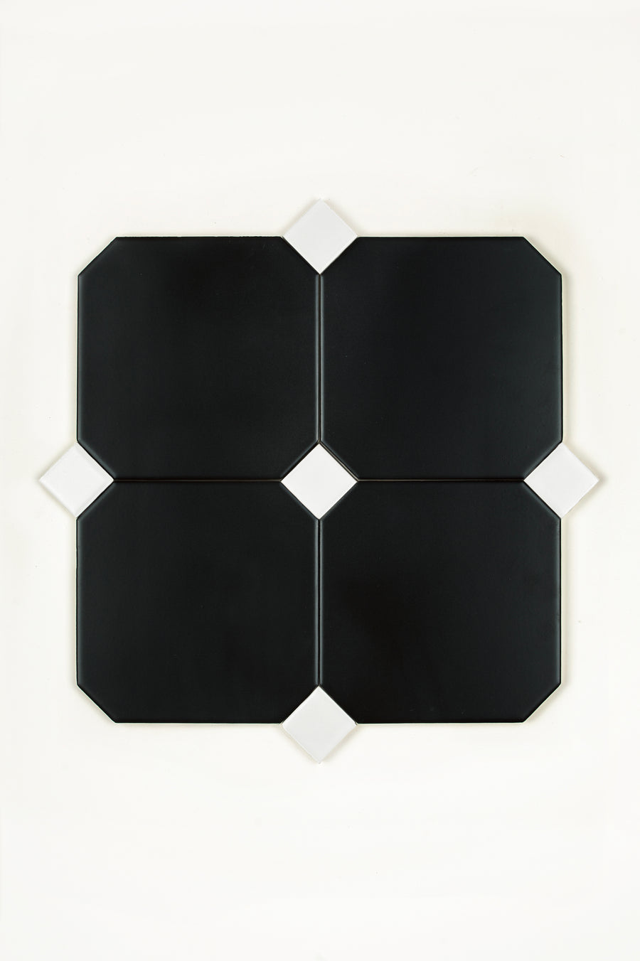Pavé Noir 15x15 cm, Blanc Dot 3x3 cm